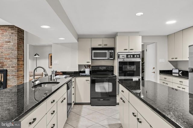 50 E RIDING DR, Cherry Hill, NJ 08003