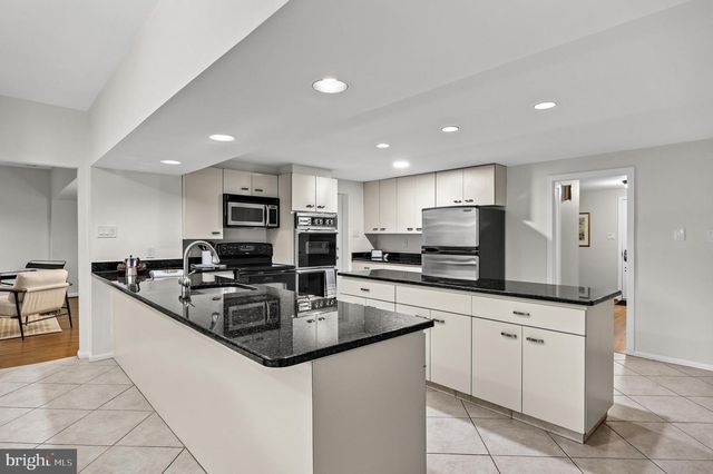 50 E RIDING DR, Cherry Hill, NJ 08003