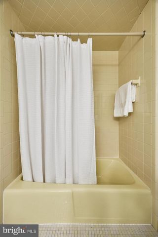 50 E RIDING DR, Cherry Hill, NJ 08003