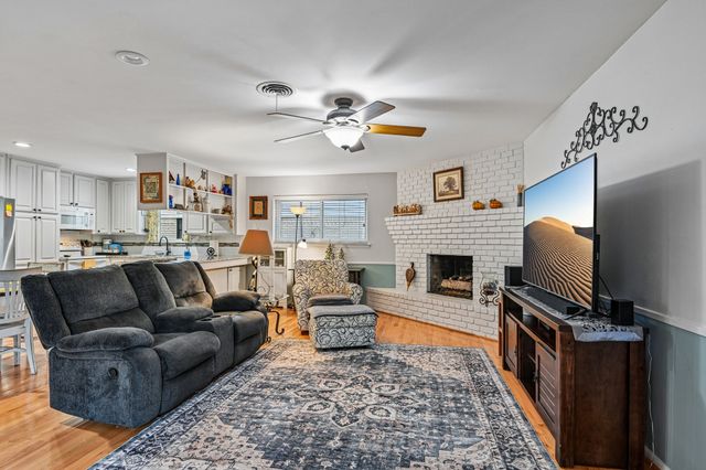 724 Bedford Court W, Hurst, TX 76053