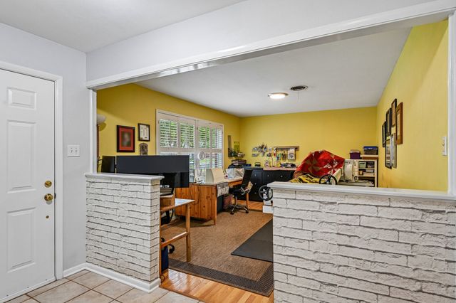 724 Bedford Court W, Hurst, TX 76053