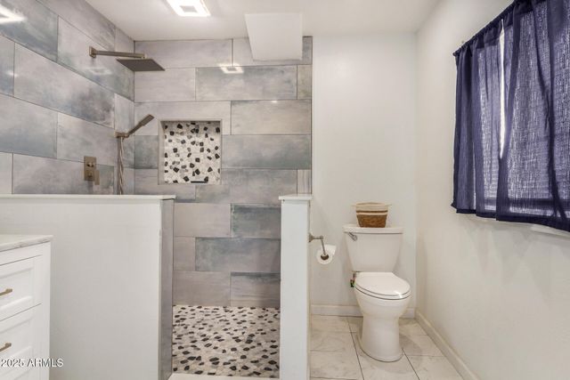 8915 N 9TH Place, Phoenix, AZ 85020