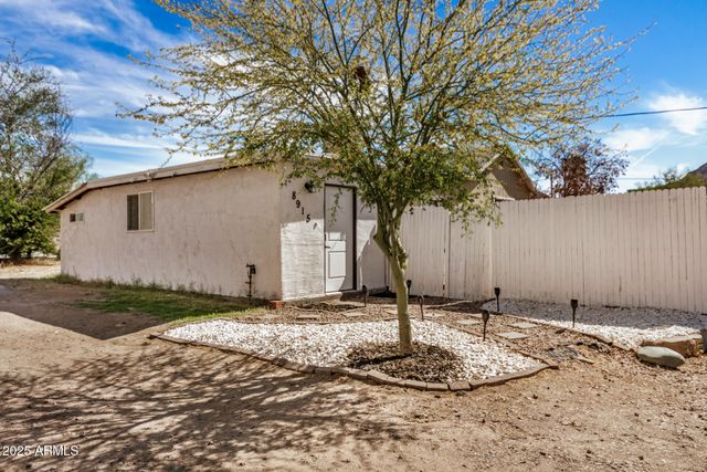 8915 N 9TH Place, Phoenix, AZ 85020
