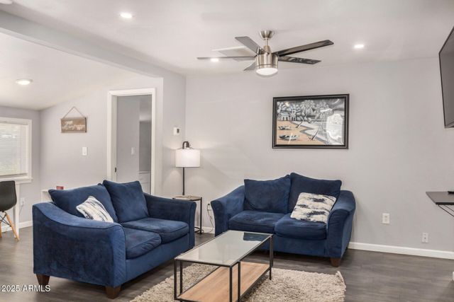 8915 N 9TH Place, Phoenix, AZ 85020