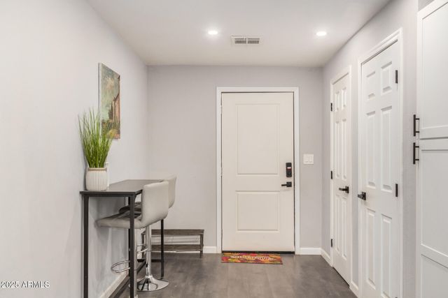 8915 N 9TH Place, Phoenix, AZ 85020