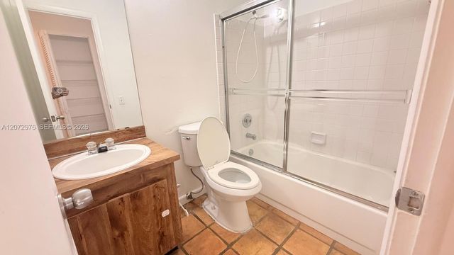 10361 NW 11th Street 203, Pembroke Pines, FL 33026