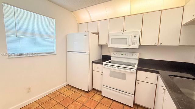 10361 NW 11th Street 203, Pembroke Pines, FL 33026