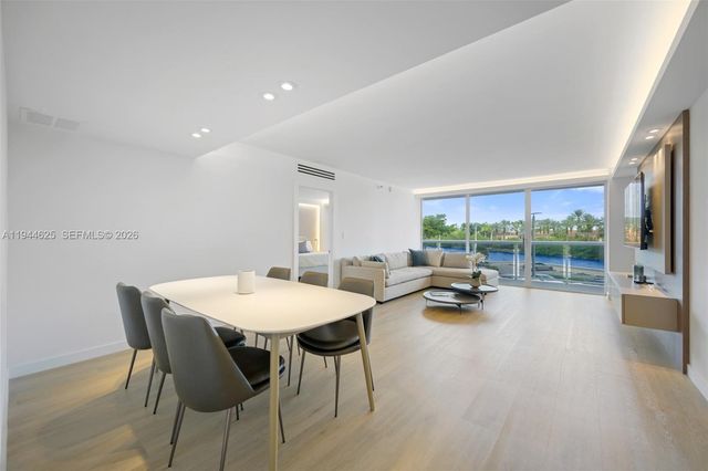 20505 E Country Club Drive 231, Aventura, FL 33180