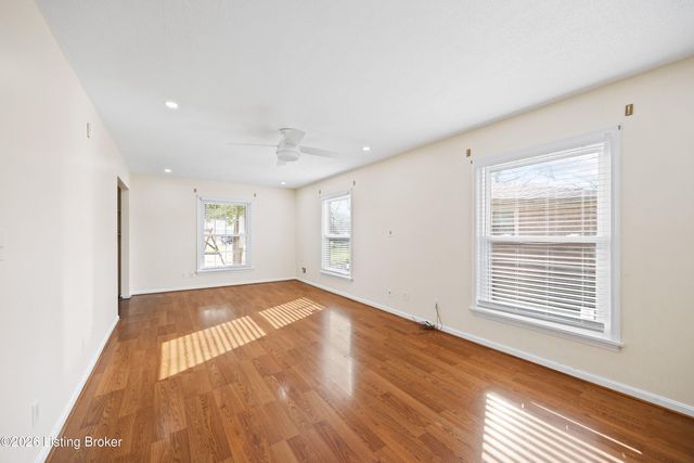 5428 Sunnybrook Dr, Louisville, KY 40214