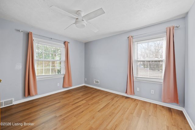 5428 Sunnybrook Dr, Louisville, KY 40214