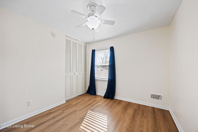 5428 Sunnybrook Dr, Louisville, KY 40214