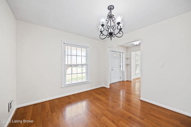 5428 Sunnybrook Dr, Louisville, KY 40214