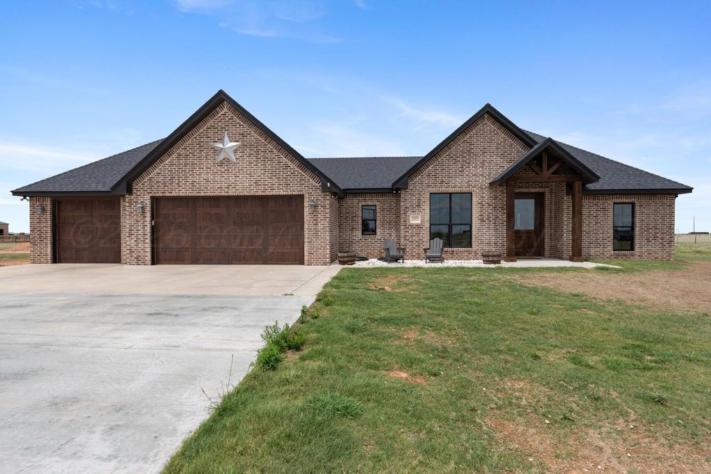 1201 E CEMETERY Road, Canyon, TX 79015