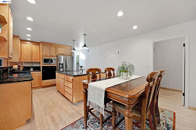 3364 Walnut Ln, Lafayette, CA 94549