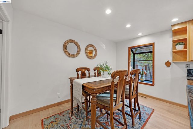 3364 Walnut Ln, Lafayette, CA 94549