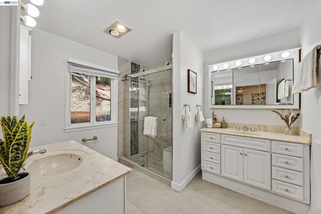 3364 Walnut Ln, Lafayette, CA 94549