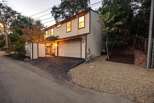 3364 Walnut Ln, Lafayette, CA 94549