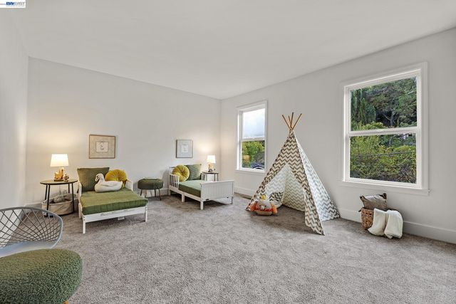 3364 Walnut Ln, Lafayette, CA 94549