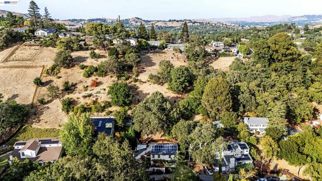 3364 Walnut Ln, Lafayette, CA 94549