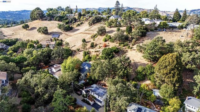 3364 Walnut Ln, Lafayette, CA 94549