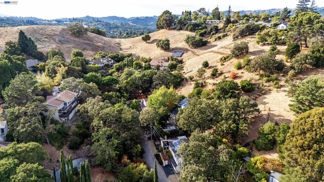 3364 Walnut Ln, Lafayette, CA 94549