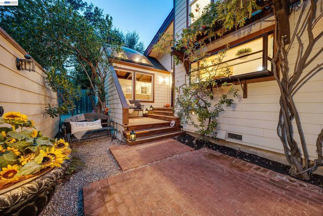 3364 Walnut Ln, Lafayette, CA 94549