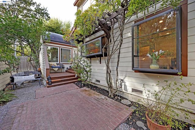 3364 Walnut Ln, Lafayette, CA 94549