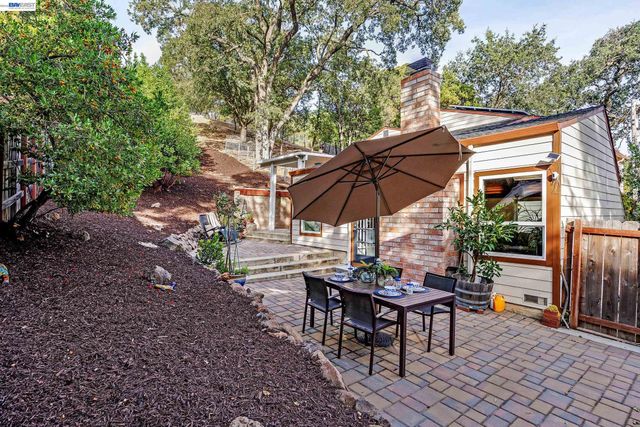 3364 Walnut Ln, Lafayette, CA 94549