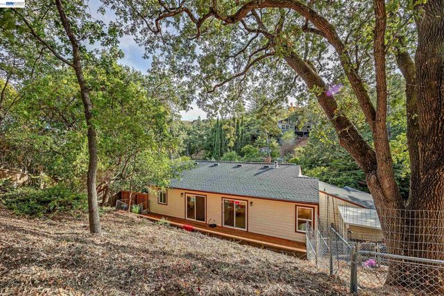 3364 Walnut Ln, Lafayette, CA 94549