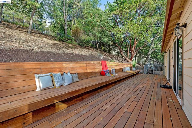 3364 Walnut Ln, Lafayette, CA 94549