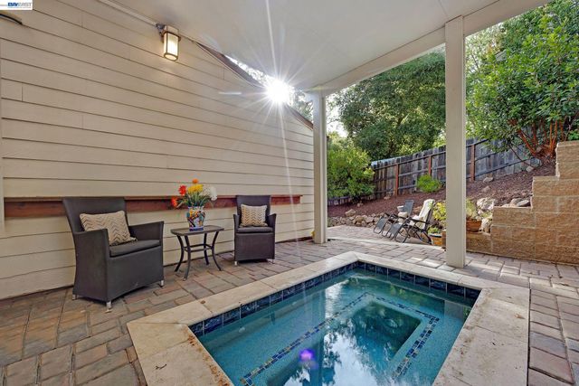 3364 Walnut Ln, Lafayette, CA 94549