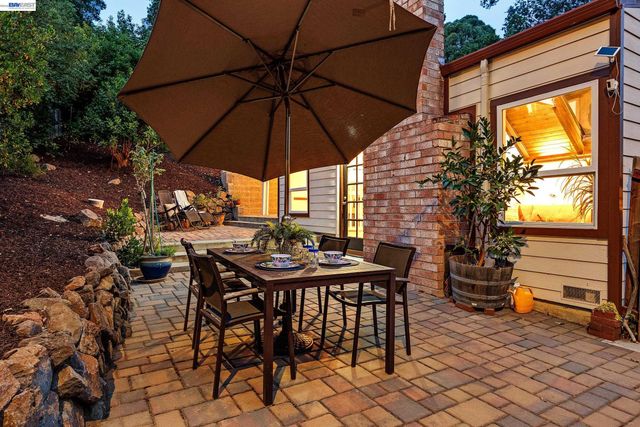 3364 Walnut Ln, Lafayette, CA 94549