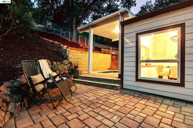 3364 Walnut Ln, Lafayette, CA 94549