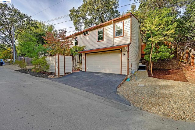 3364 Walnut Ln, Lafayette, CA 94549