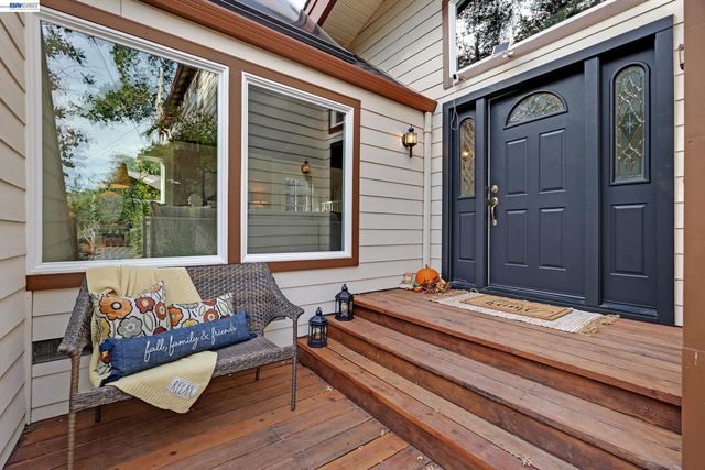 3364 Walnut Ln, Lafayette, CA 94549