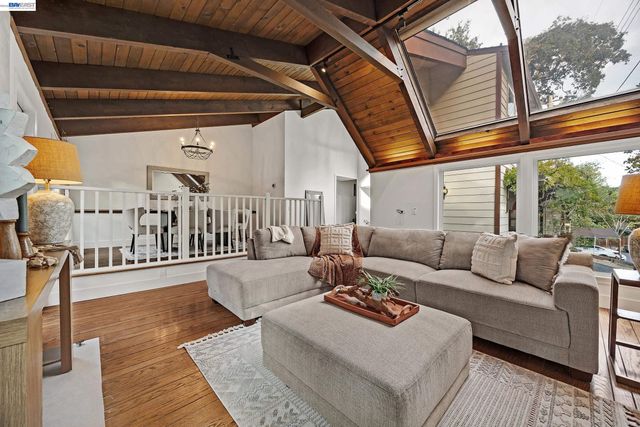 3364 Walnut Ln, Lafayette, CA 94549