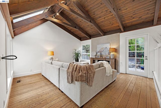3364 Walnut Ln, Lafayette, CA 94549