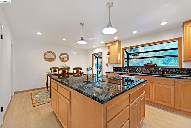 3364 Walnut Ln, Lafayette, CA 94549