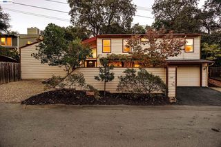 3364 Walnut Ln, Lafayette, CA 94549
