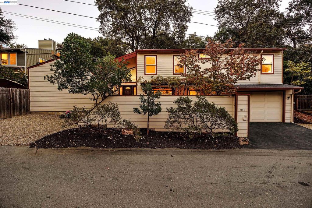 3364 Walnut Ln, Lafayette, CA 94549