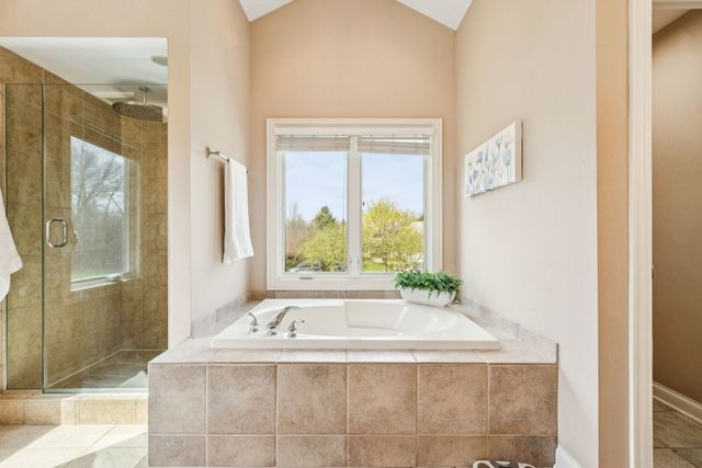 14101 W Rodmell Court, Libertyville, IL 60048