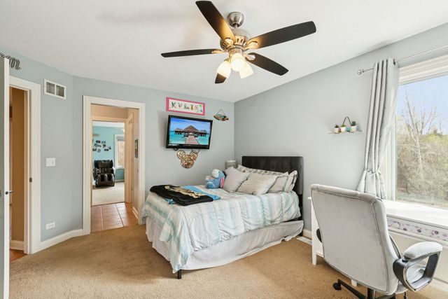 14101 W Rodmell Court, Libertyville, IL 60048