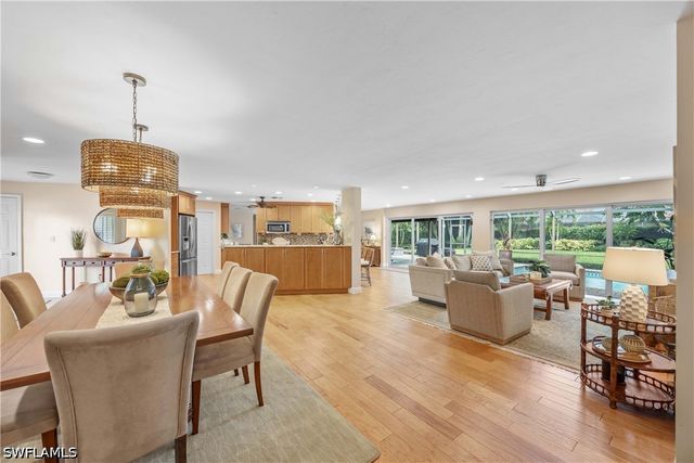 675 Harbour DR, Naples, FL 34103