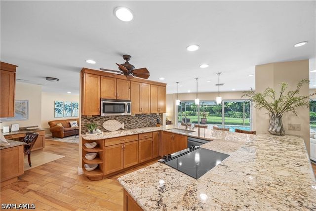 675 Harbour DR, Naples, FL 34103