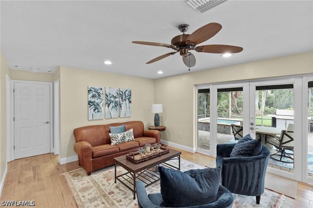 675 Harbour DR, Naples, FL 34103