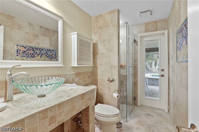 675 Harbour DR, Naples, FL 34103