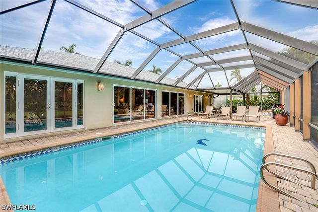 675 Harbour DR, Naples, FL 34103