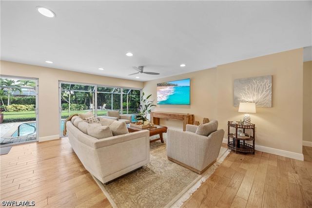 675 Harbour DR, Naples, FL 34103