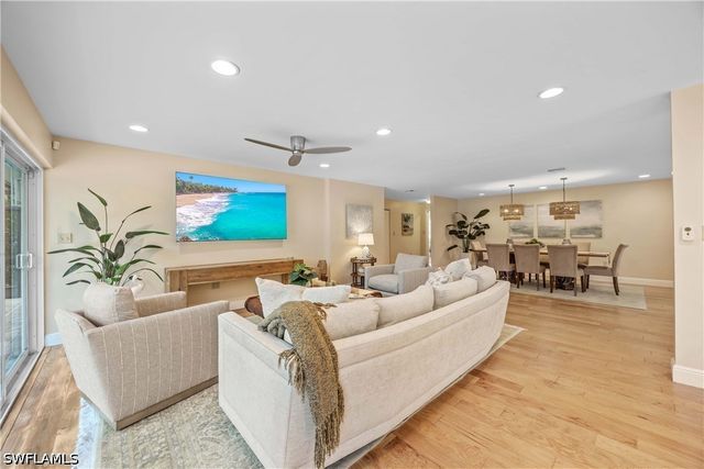 675 Harbour DR, Naples, FL 34103