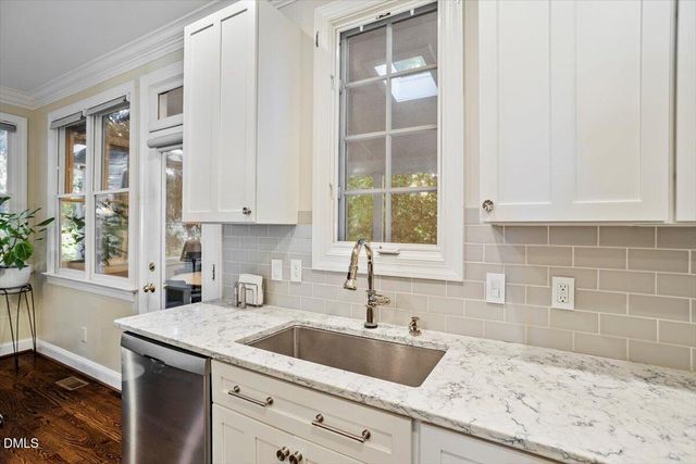 402 Rossburn Way, Chapel Hill, NC 27516